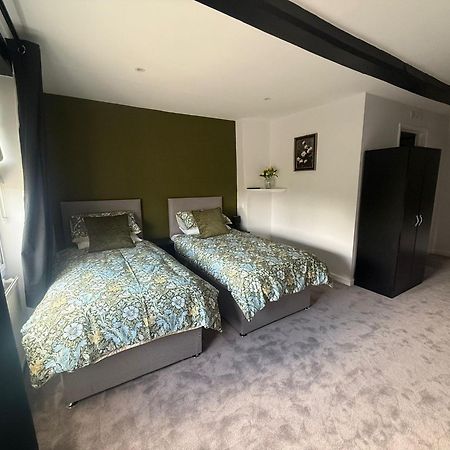The White Hart Hotel Atworth Buitenkant foto