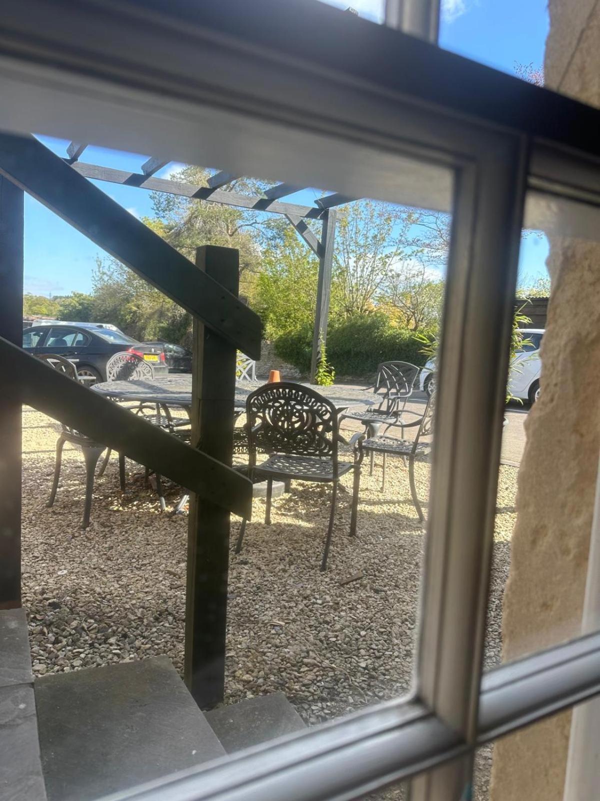 The White Hart Hotel Atworth Buitenkant foto