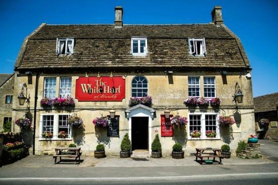 The White Hart Hotel Atworth Buitenkant foto