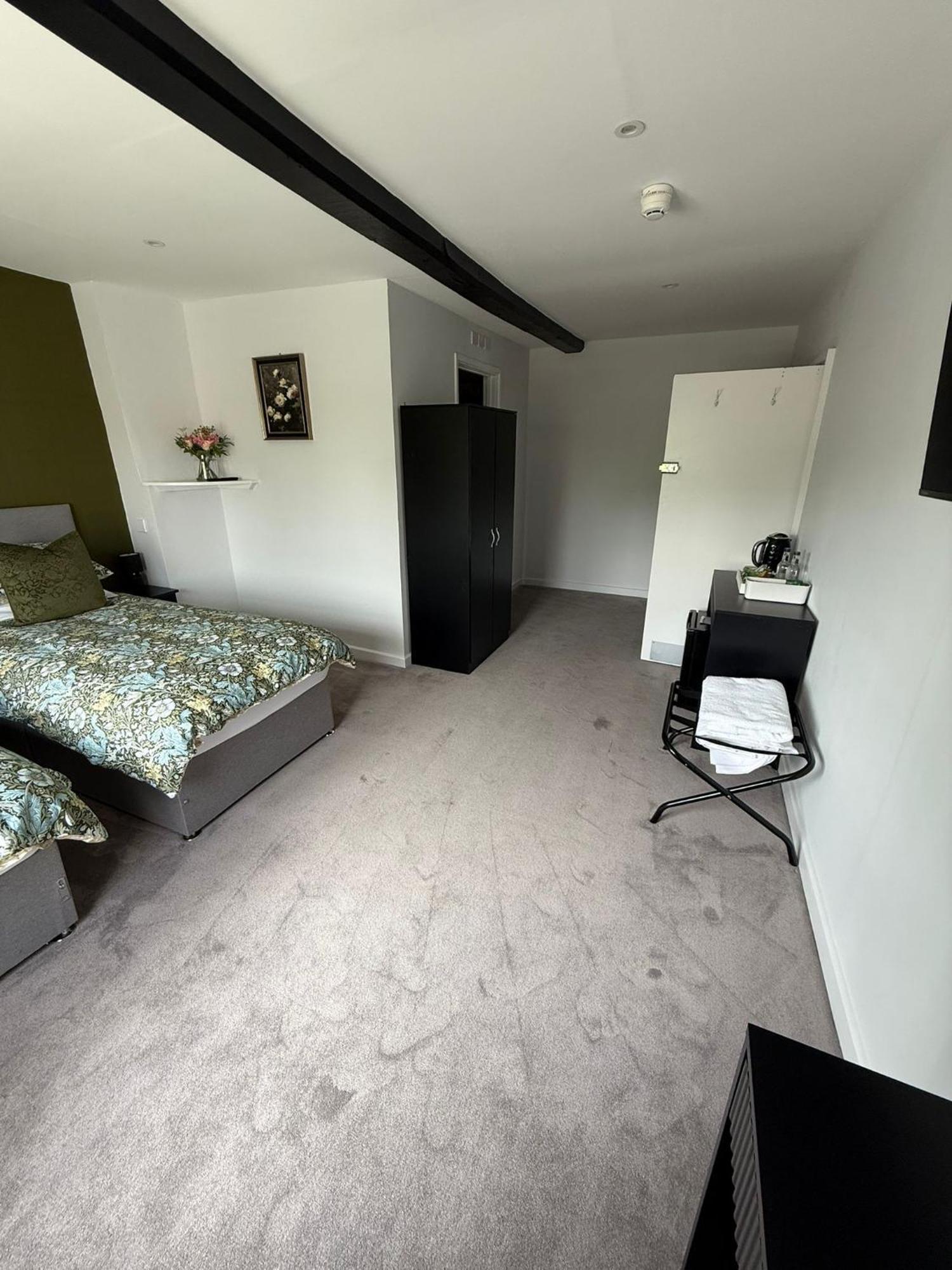 The White Hart Hotel Atworth Buitenkant foto